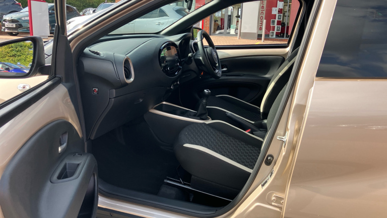 Toyota Aygo X 1.0 VVT-i Edge 5dr Petrol Hatchback